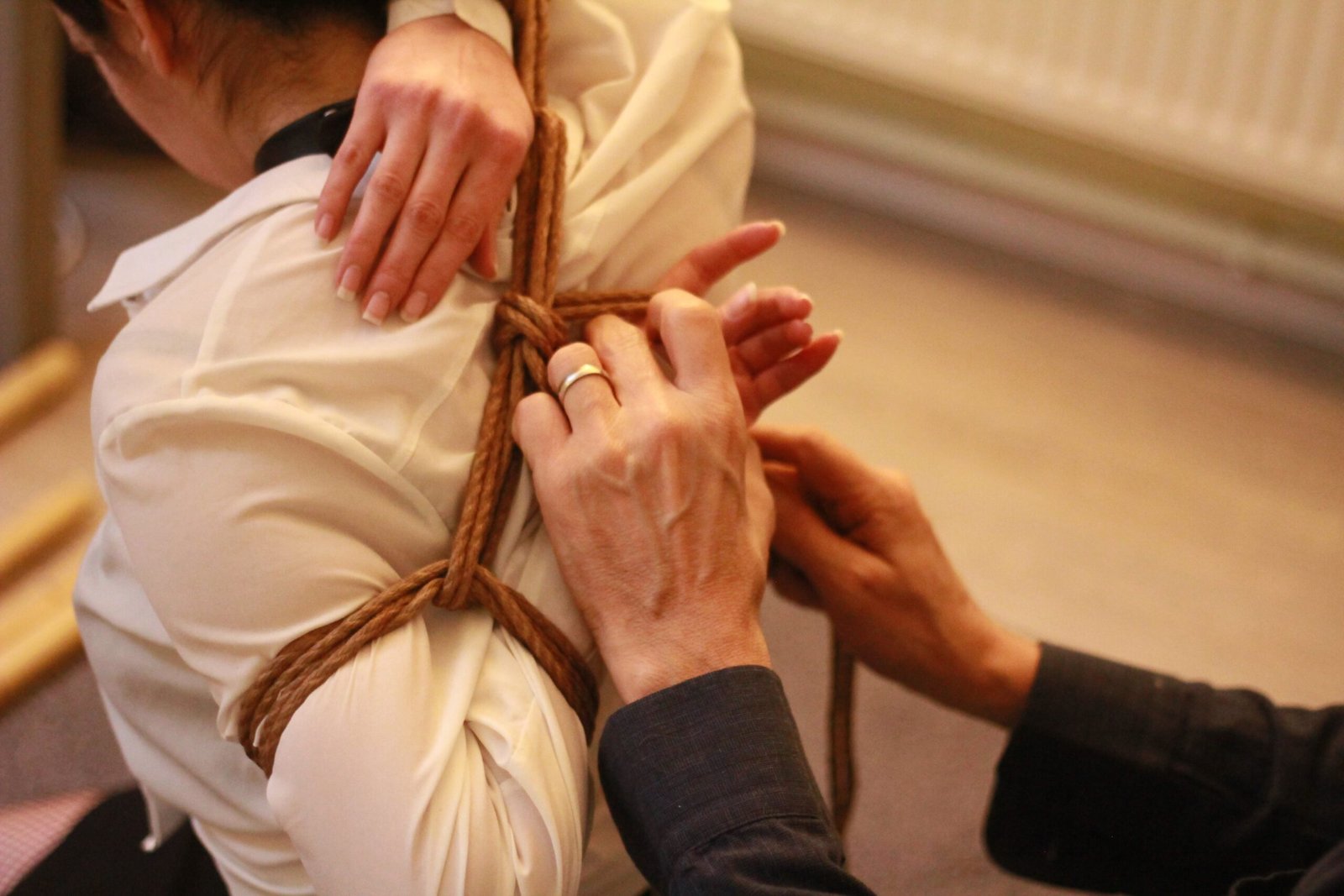 Western style rope bondage vs japanese style rope bondage