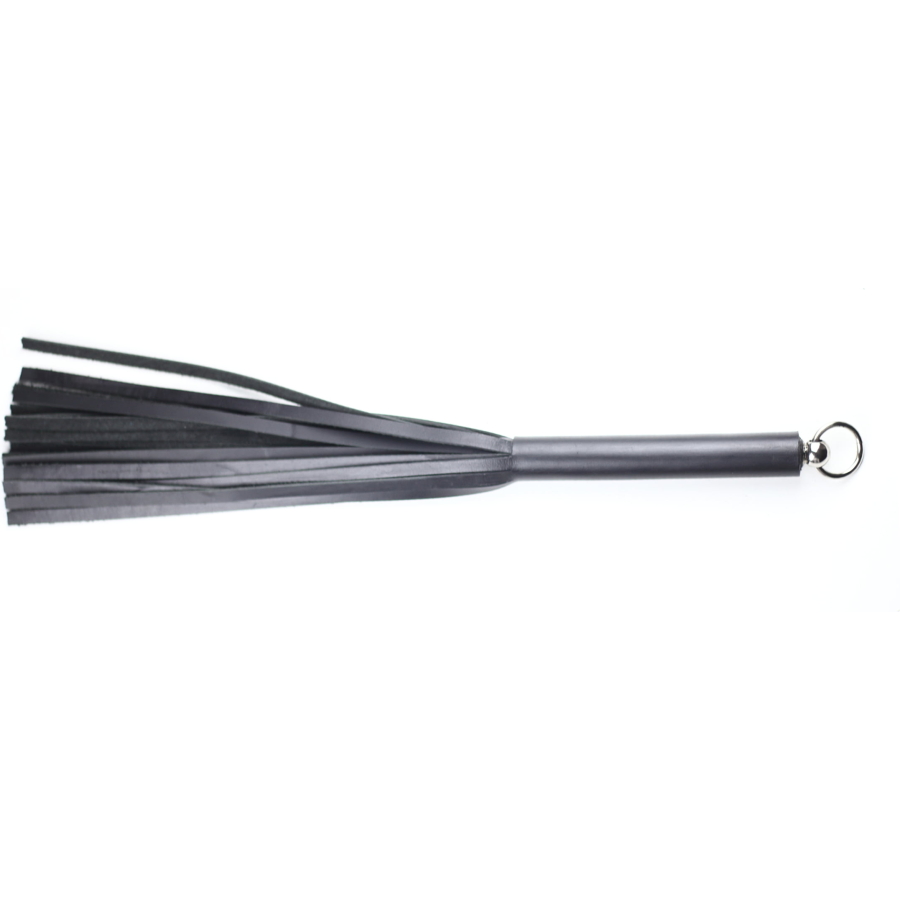 Pocket (cep) flogger flogger rahat taşınabilmesi amacıyla üretilmiştir. Çantanızda, hatta cebinizde bile ikiye katlayarak rahatlıkla taşıyabilirsiniz. 2 mm kalınlığında hakiki deriden yapılan flogger, etkili darbeler ve tok bir sese sahiptir. Toplam uzunluğu 48cm, katlanmış halde ise 24cm dir. Orta ve ileri seviye bir...